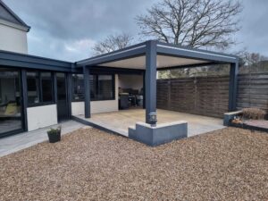 pergola-bioclimatique-directfermeture-couchey