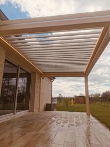pergola bioclimatique terrasse grès cérame 71