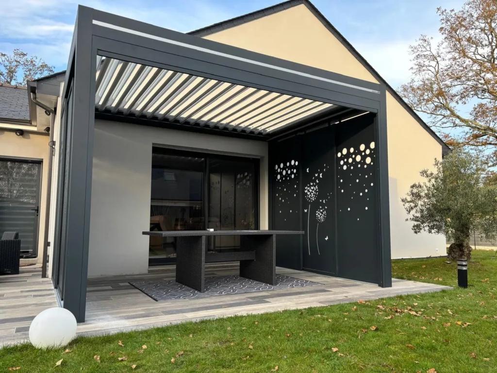 Pergola en aluminium sur une terrasse