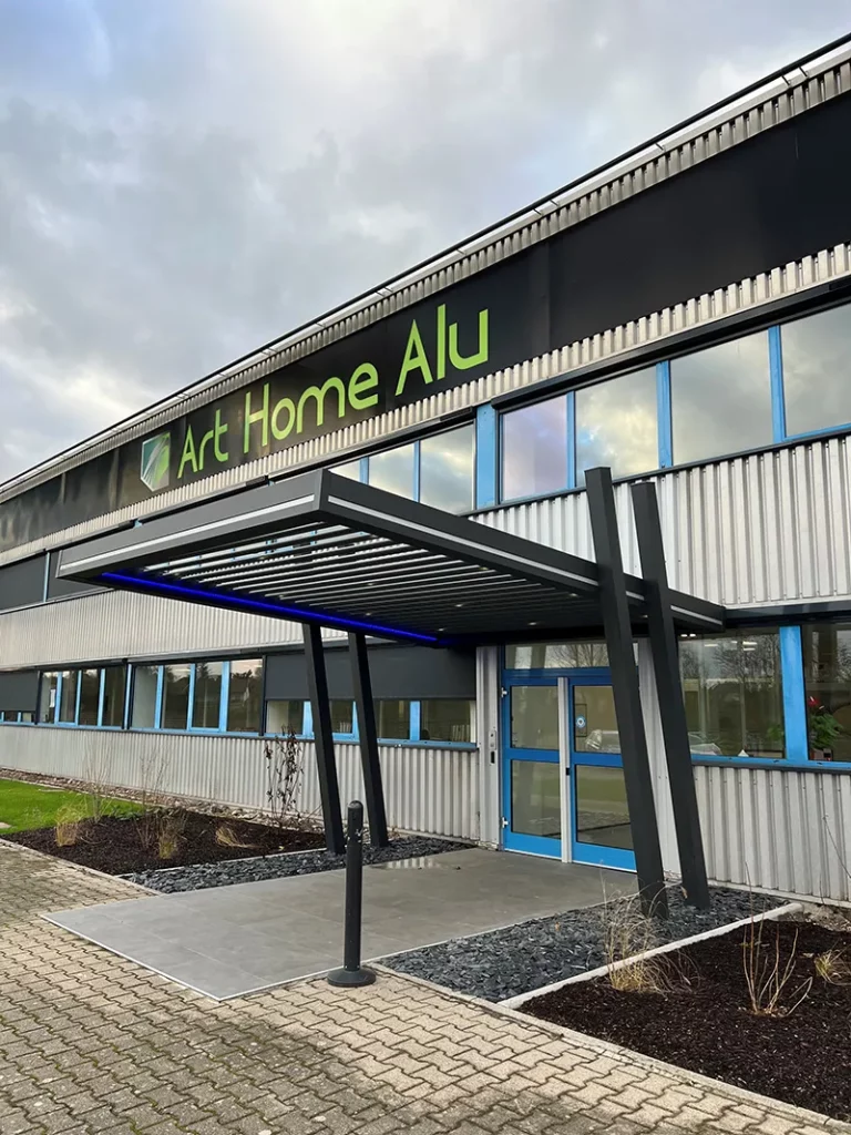 siege art home alu batiment avec pergola bioclimatique devant