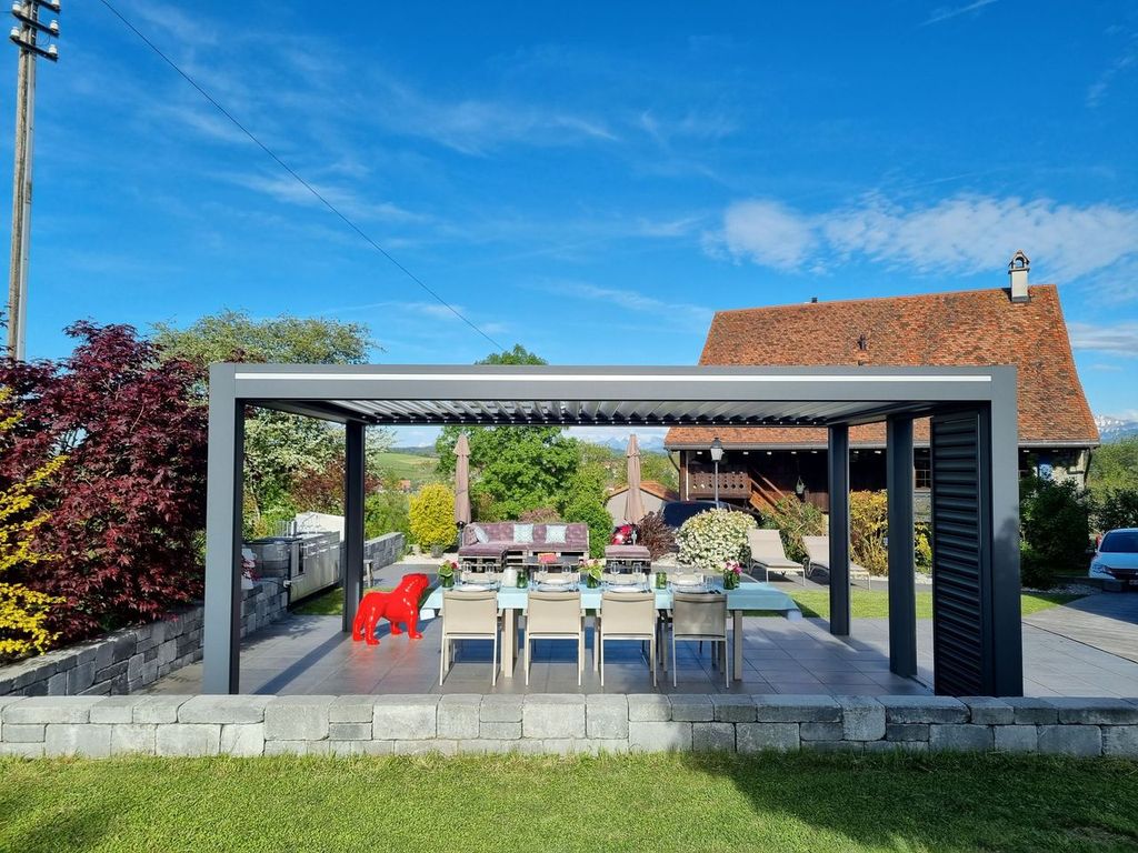 Pergola Indépendante dans un jardin ensoleillé d'Haguenau